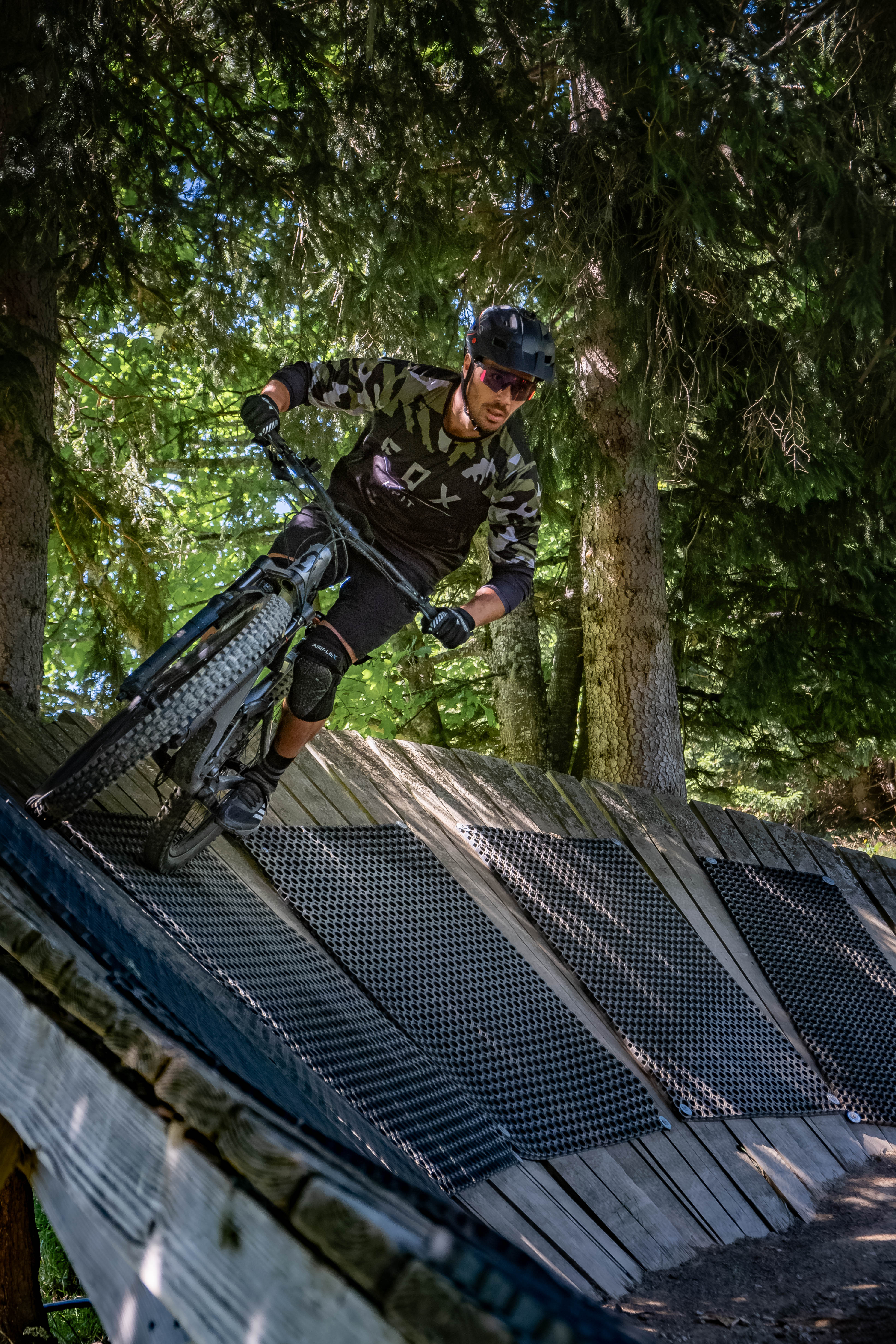 Discover the contamines ski area by mountain bike